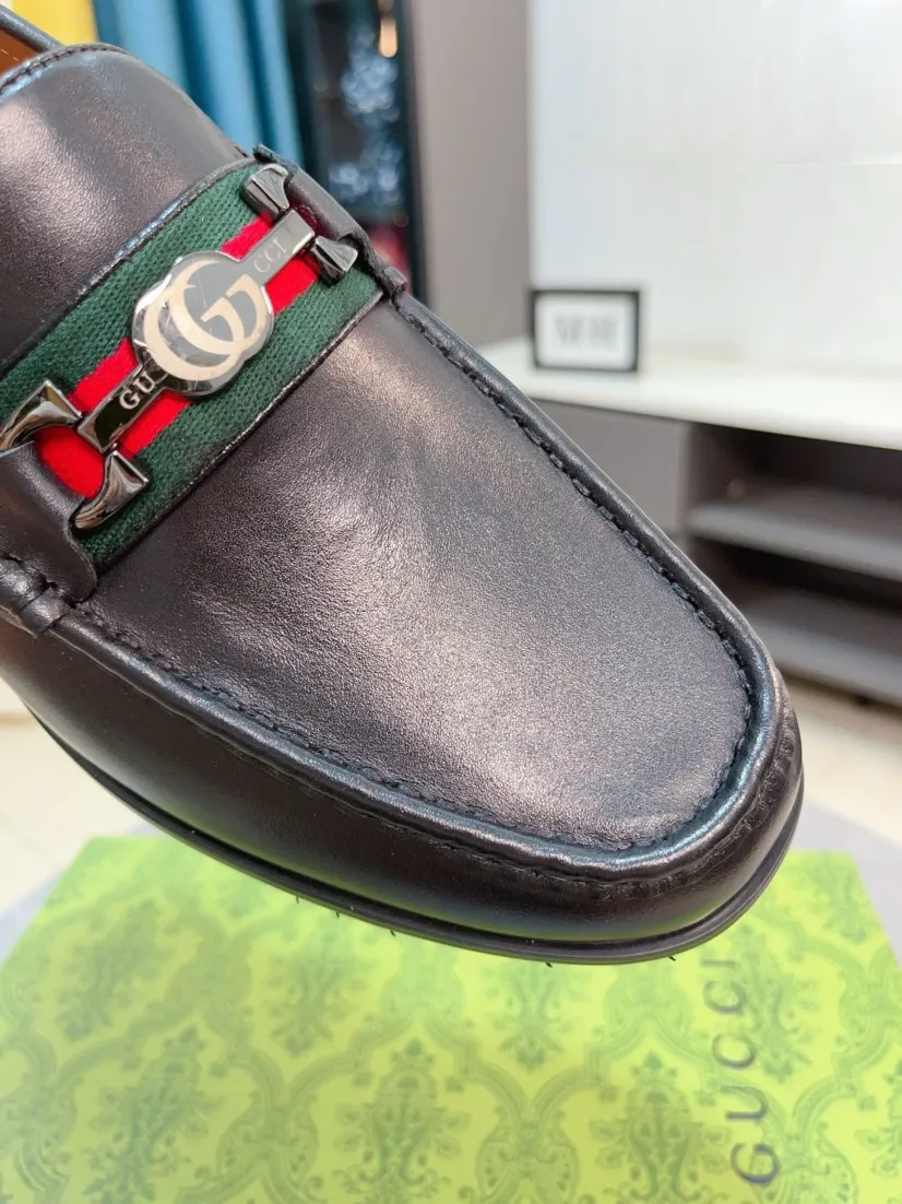 Men's shoes 💰500🌹🌹Niuli [GUCCI Gucci] A new style of formal men's leather shoes is coming~ The original quality upper is made of patent leather imported from Italy, the leather is soft and delicate, comfortable and soft first-layer cowhide lining, rubber wear-resistant outsole, the shoe shape is dignified and domineering, and the luxury charm cannot be concealed! The natural and free nouveau riche leads the trend. Code number: 38-44
